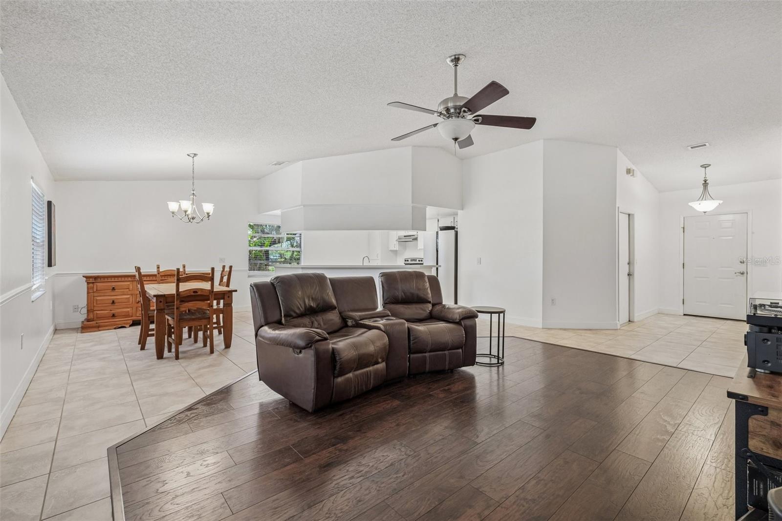 126 S SAINT CLOUD AVE, VALRICO, FL, 33594