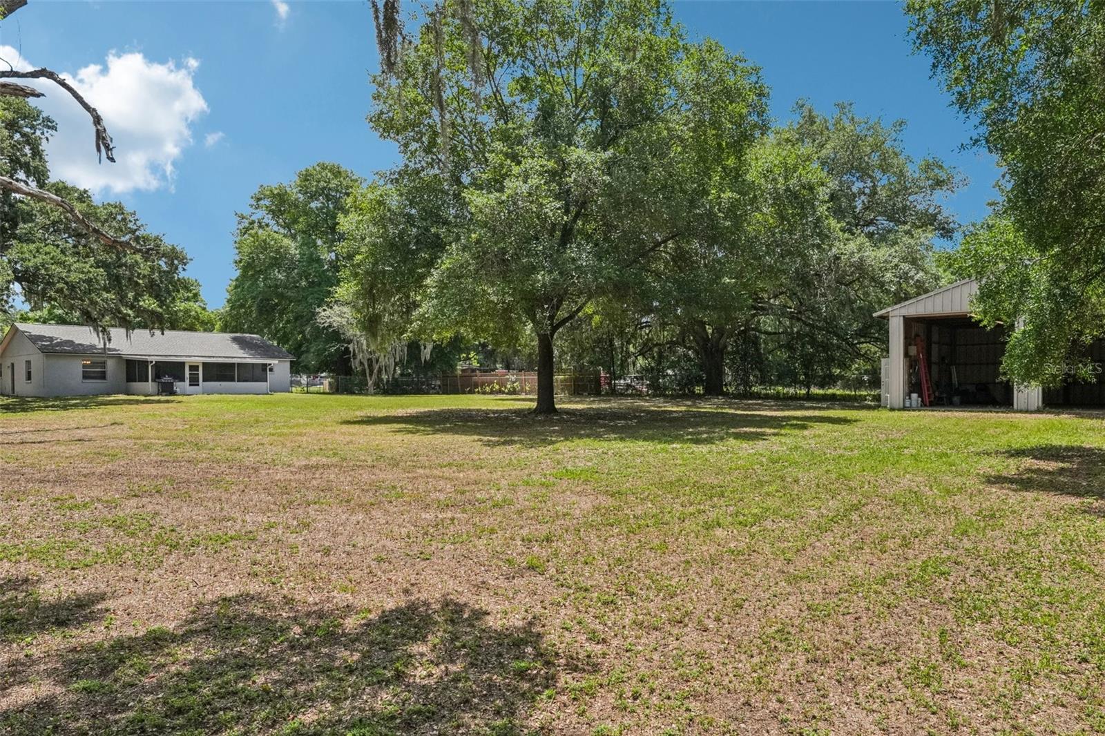 126 S SAINT CLOUD AVE, VALRICO, FL, 33594