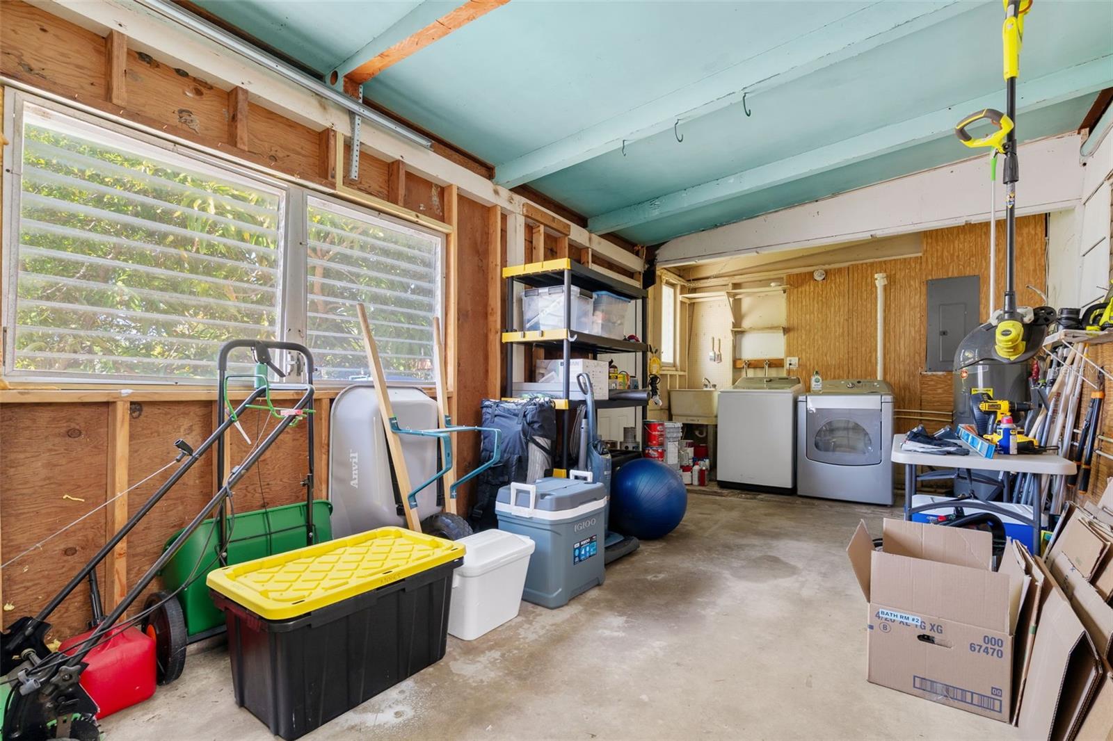 6800 ONYX DR N, ST PETERSBURG, FL, 33702