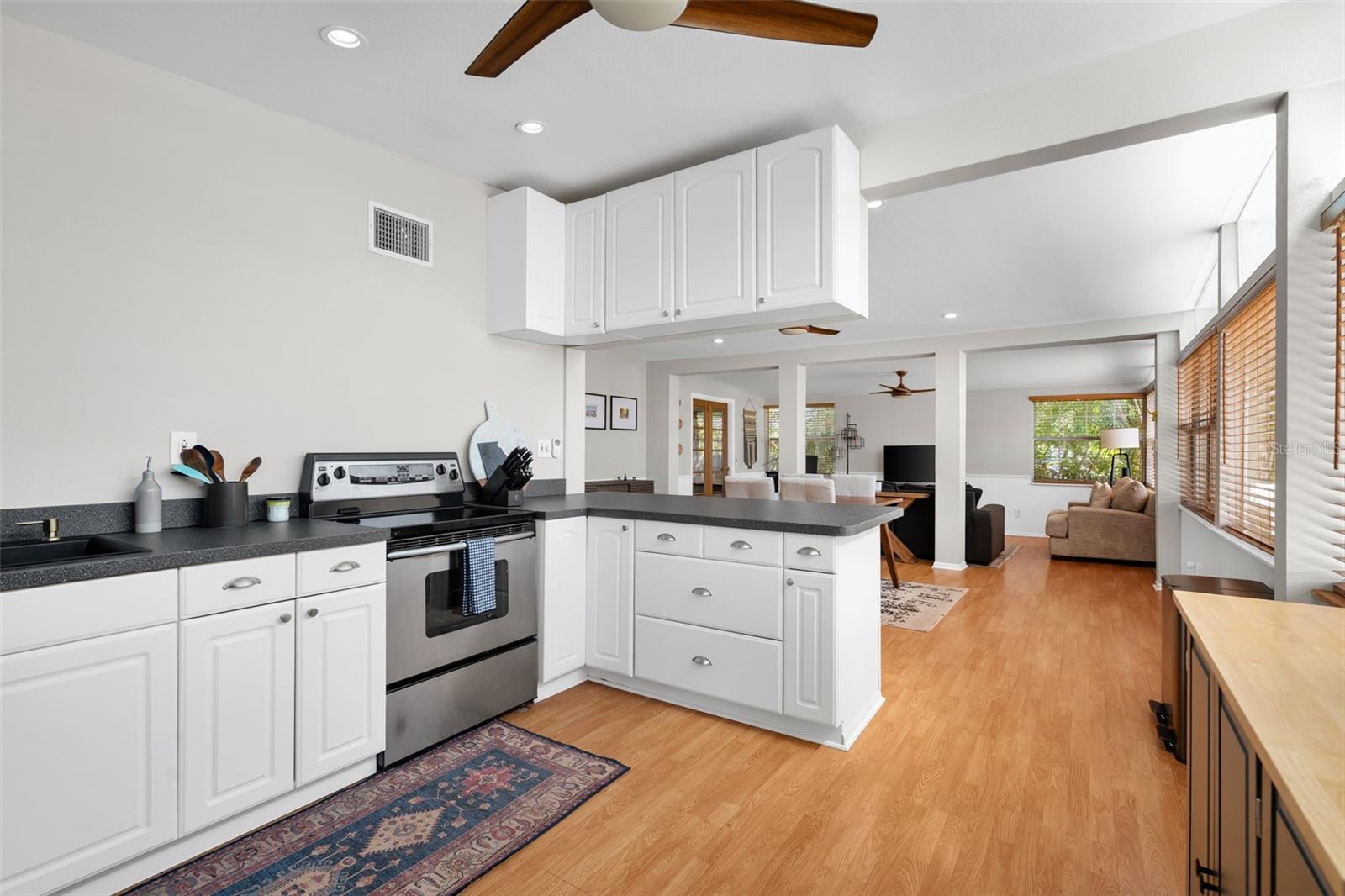 6800 ONYX DR N, ST PETERSBURG, FL, 33702