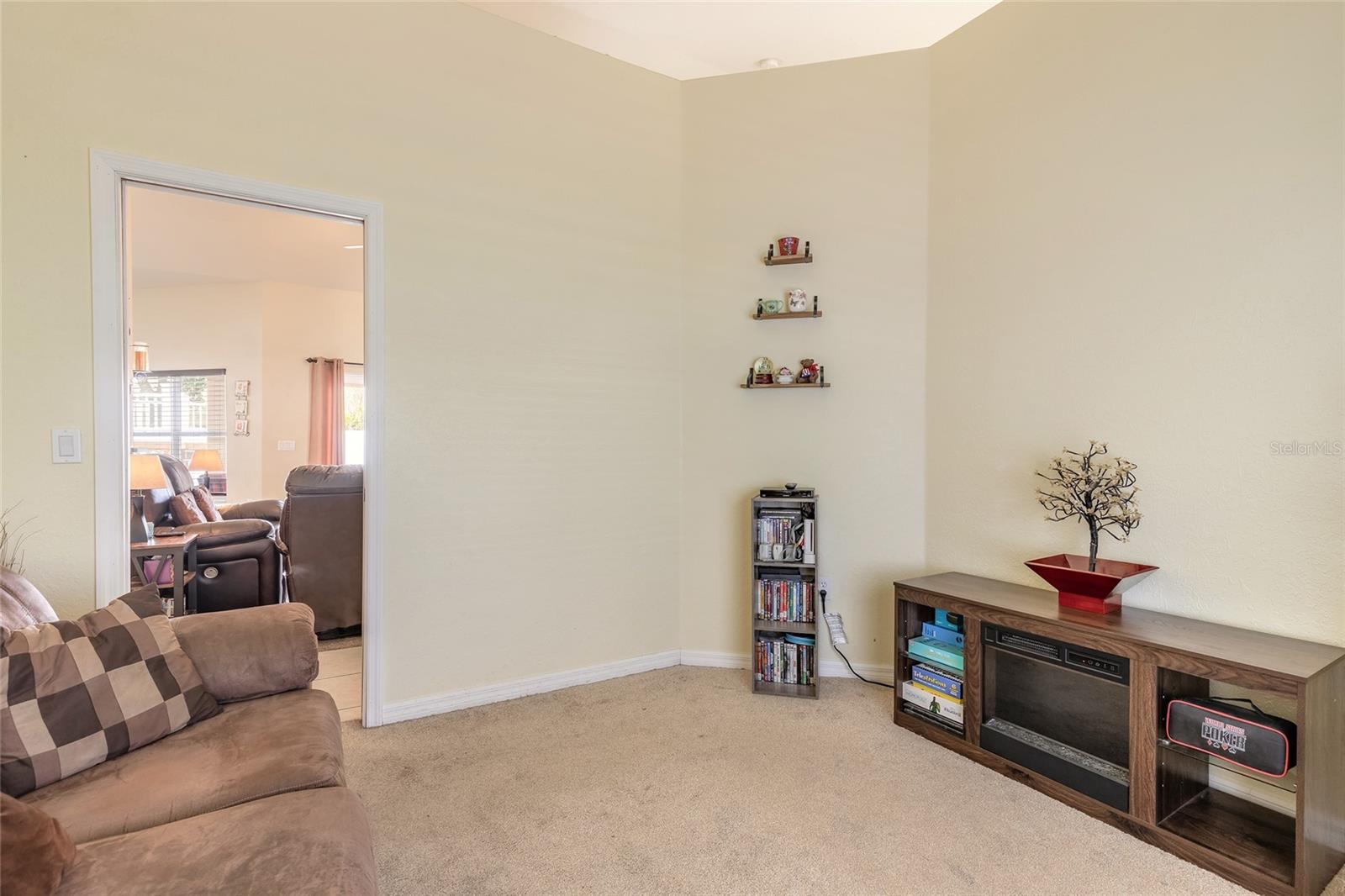 8 LAMOYNE LN, PALM COAST, FL, 32137