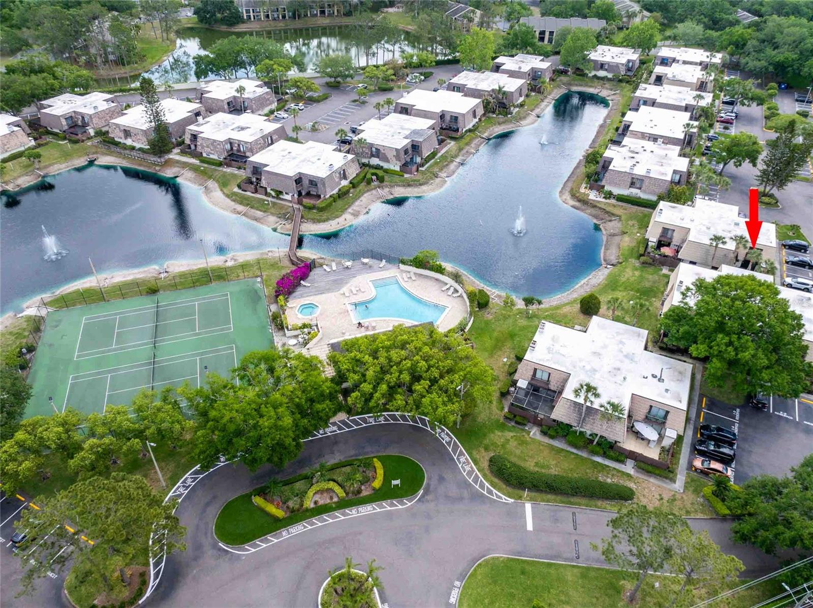 15307 W POND WOODS DR #301, TAMPA, FL, 33618