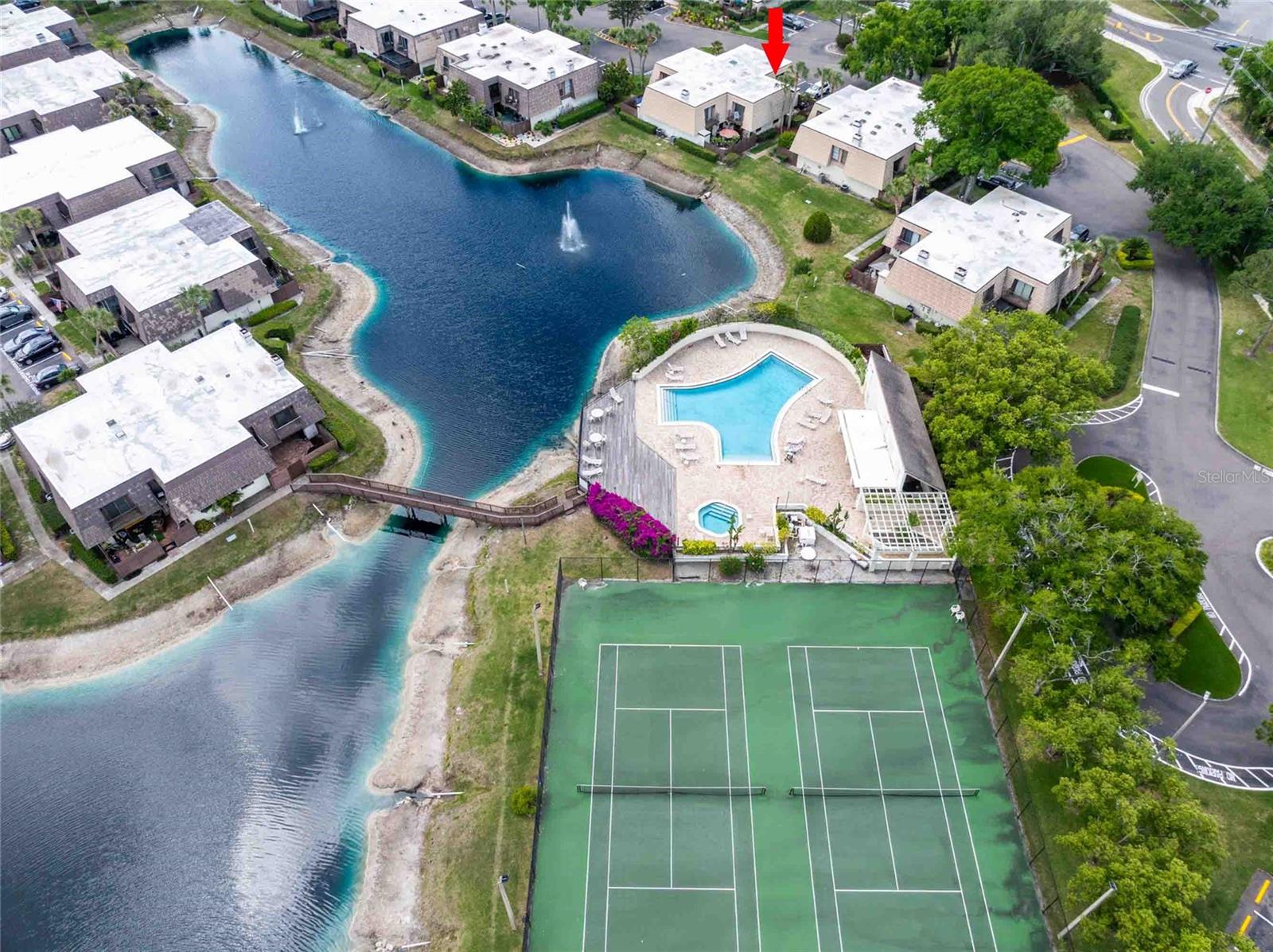 15307 W POND WOODS DR #301, TAMPA, FL, 33618