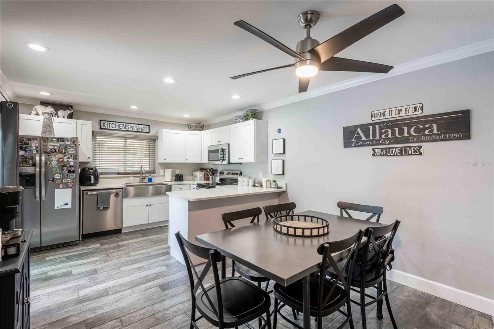 15307 W POND WOODS DR #301, TAMPA, FL, 33618