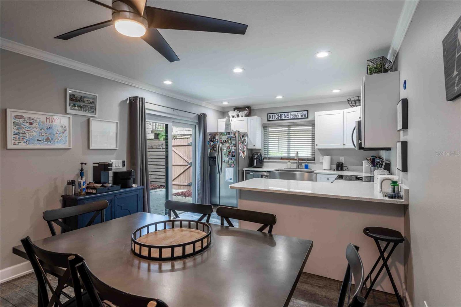 15307 W POND WOODS DR #301, TAMPA, FL, 33618