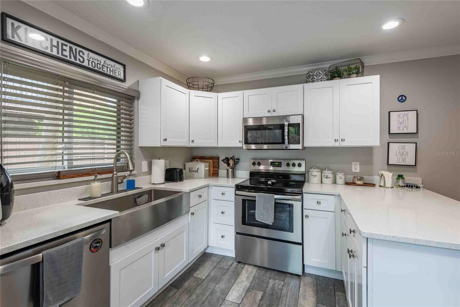 15307 W POND WOODS DR #301, TAMPA, FL, 33618