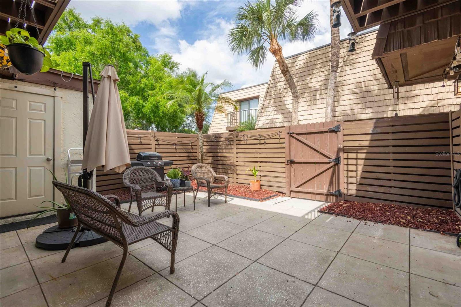 15307 W POND WOODS DR #301, TAMPA, FL, 33618