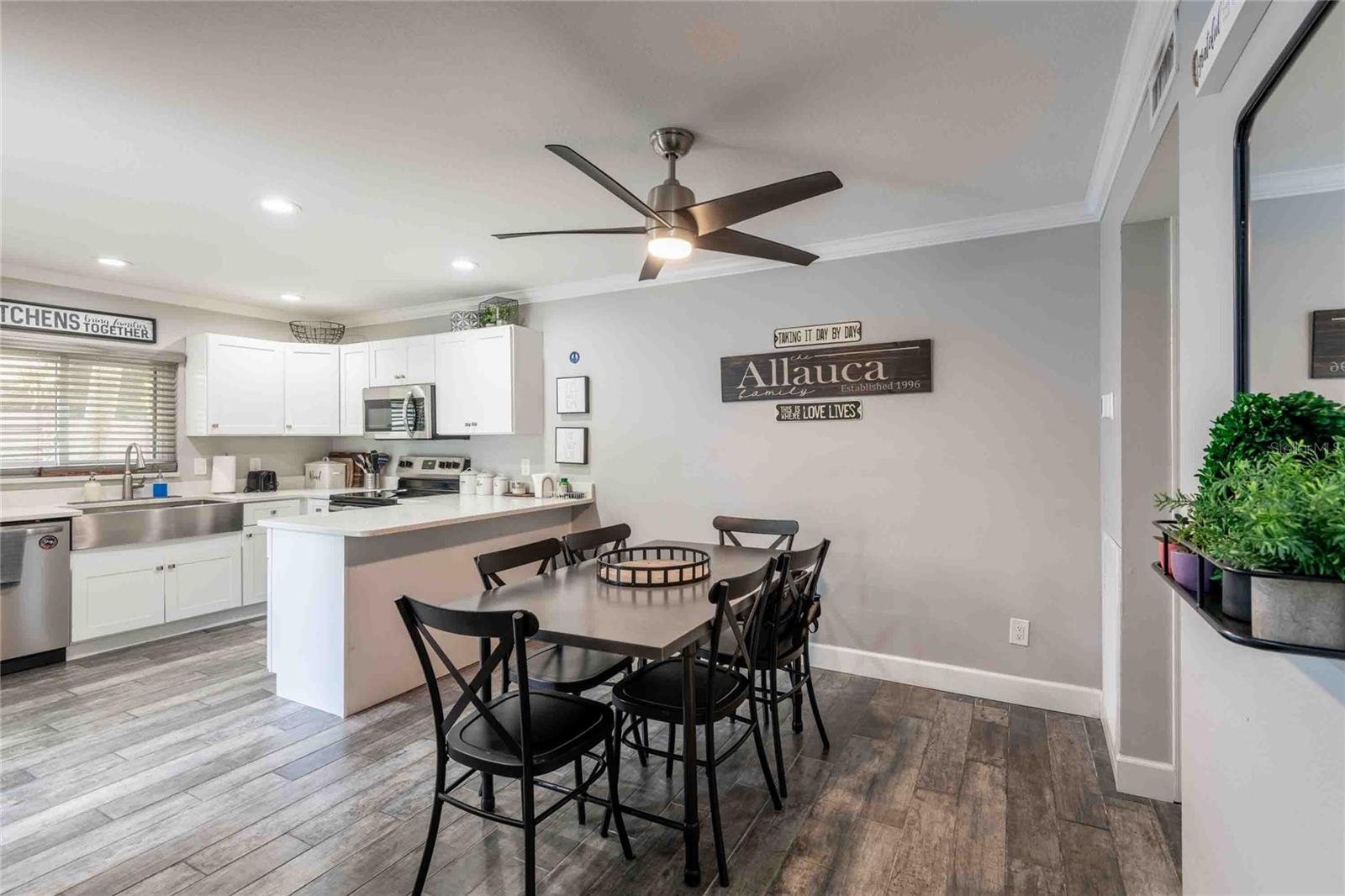 15307 W POND WOODS DR #301, TAMPA, FL, 33618