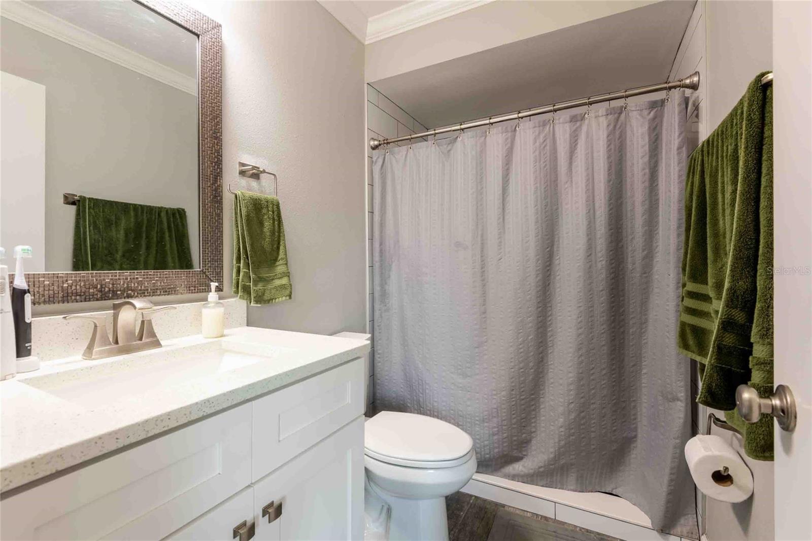 15307 W POND WOODS DR #301, TAMPA, FL, 33618