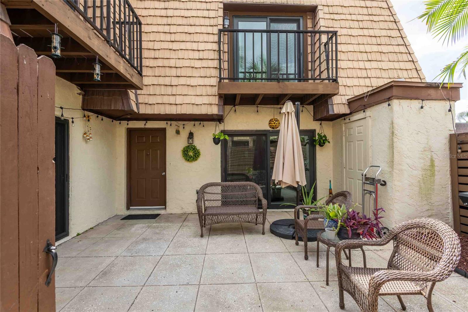 15307 W POND WOODS DR #301, TAMPA, FL, 33618