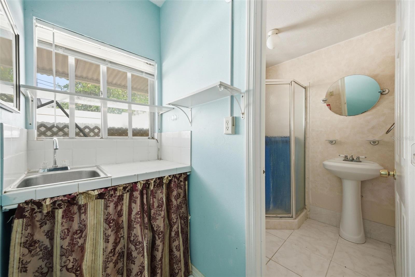 6812 N THATCHER AVE, TAMPA, FL, 33614