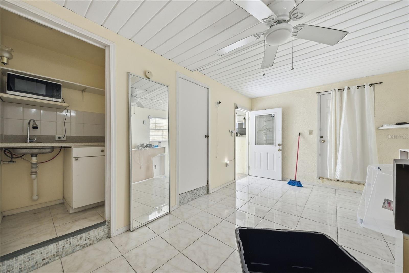6812 N THATCHER AVE, TAMPA, FL, 33614
