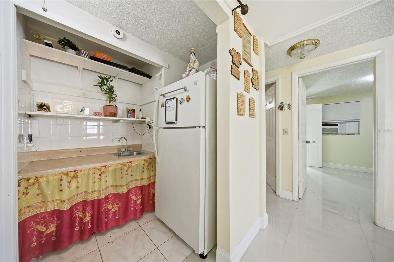 6812 N THATCHER AVE, TAMPA, FL, 33614