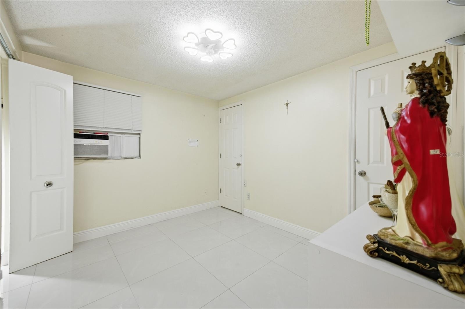 6812 N THATCHER AVE, TAMPA, FL, 33614