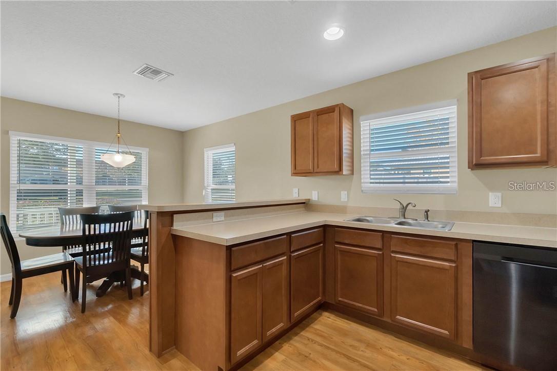 431 MIDWAY AVE, MASCOTTE, FL, 34753