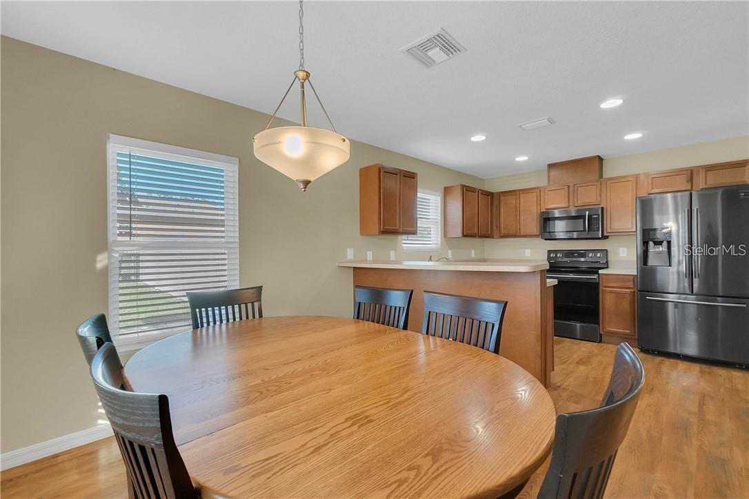 431 MIDWAY AVE, MASCOTTE, FL, 34753