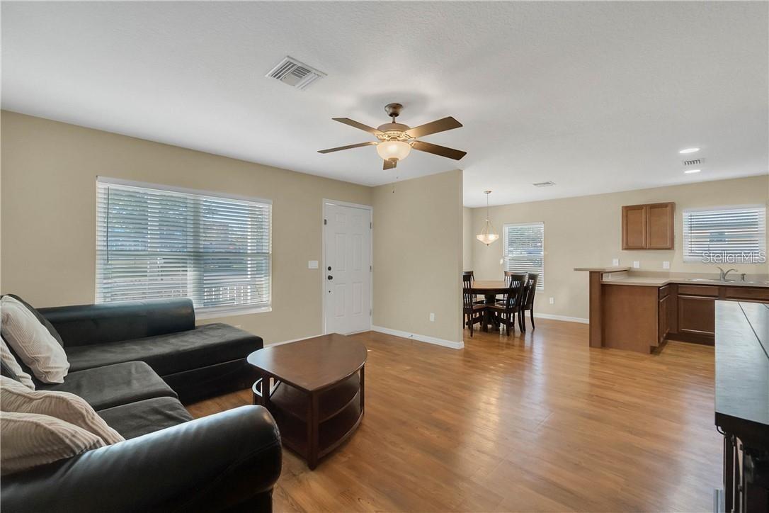 431 MIDWAY AVE, MASCOTTE, FL, 34753