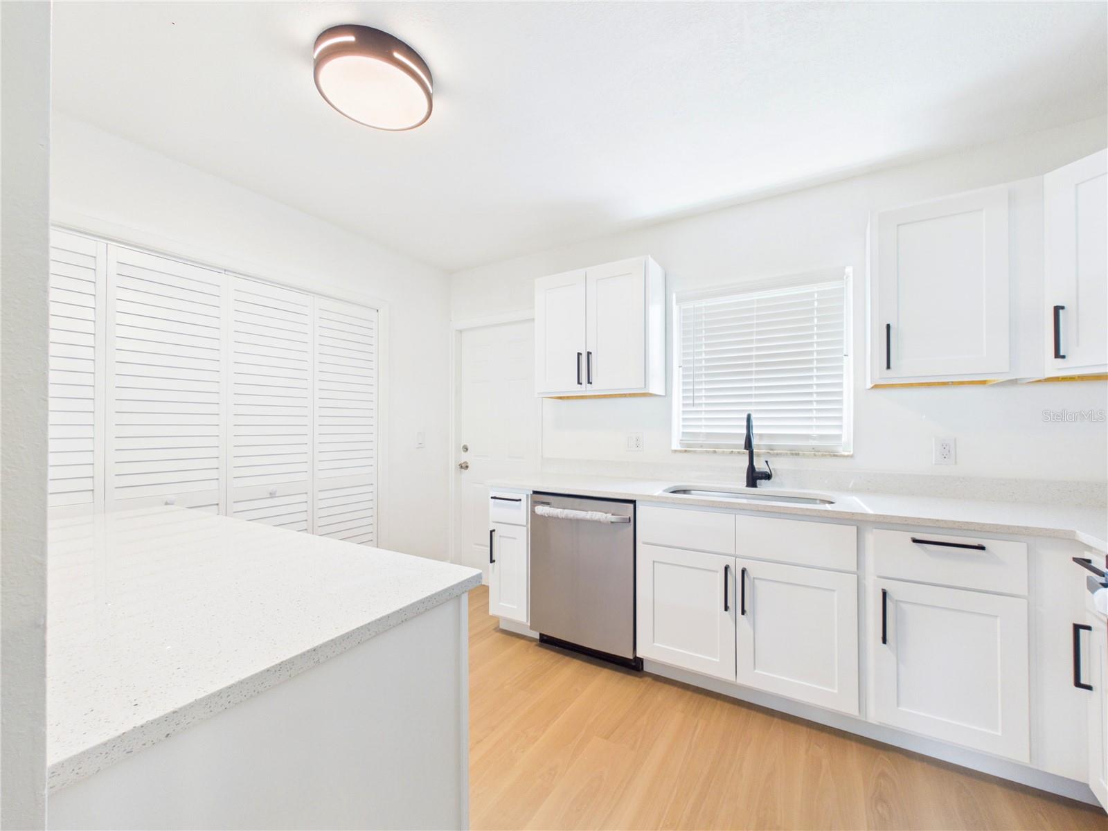 404 6TH AVE NW, LARGO, FL, 33770