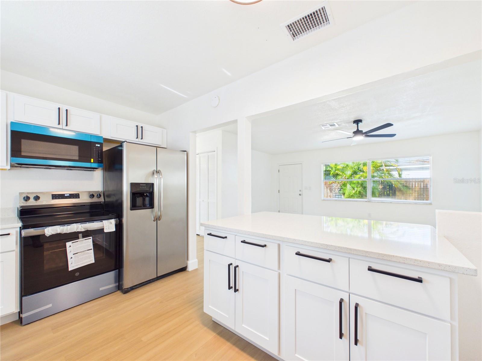 404 6TH AVE NW, LARGO, FL, 33770
