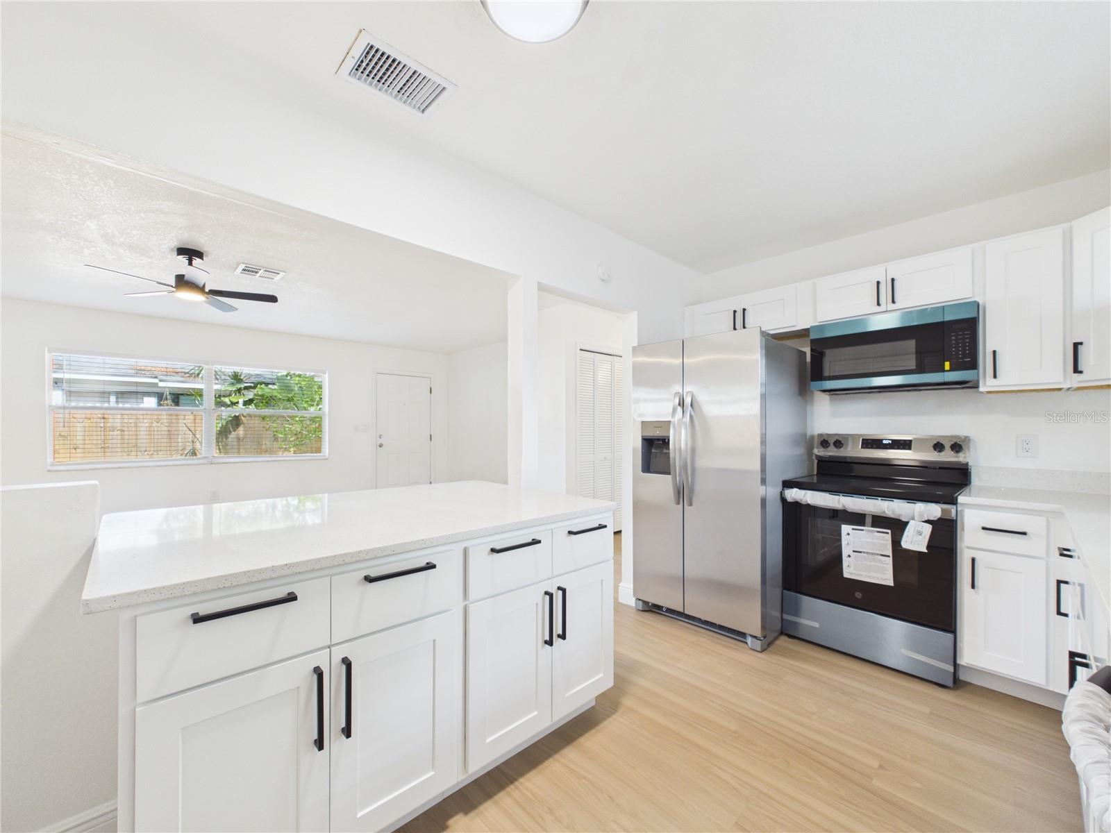 404 6TH AVE NW, LARGO, FL, 33770