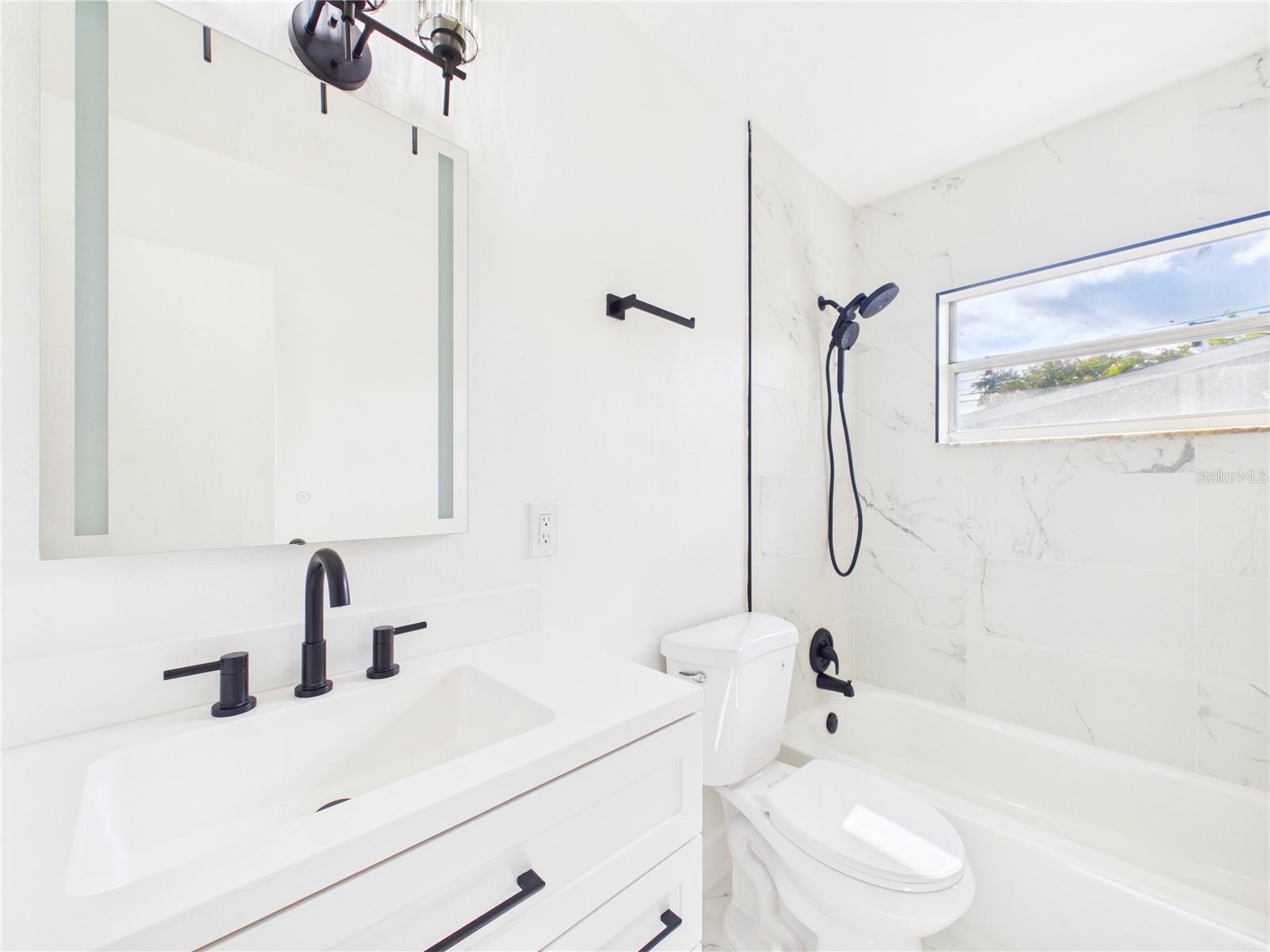 404 6TH AVE NW, LARGO, FL, 33770