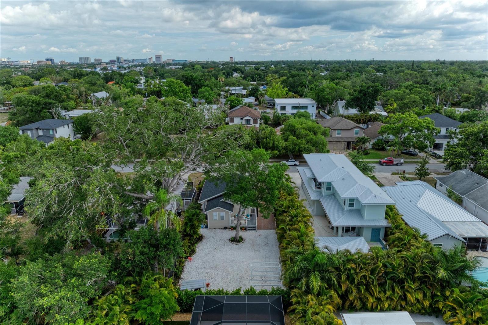 2250 HILLVIEW ST, SARASOTA, FL, 34239