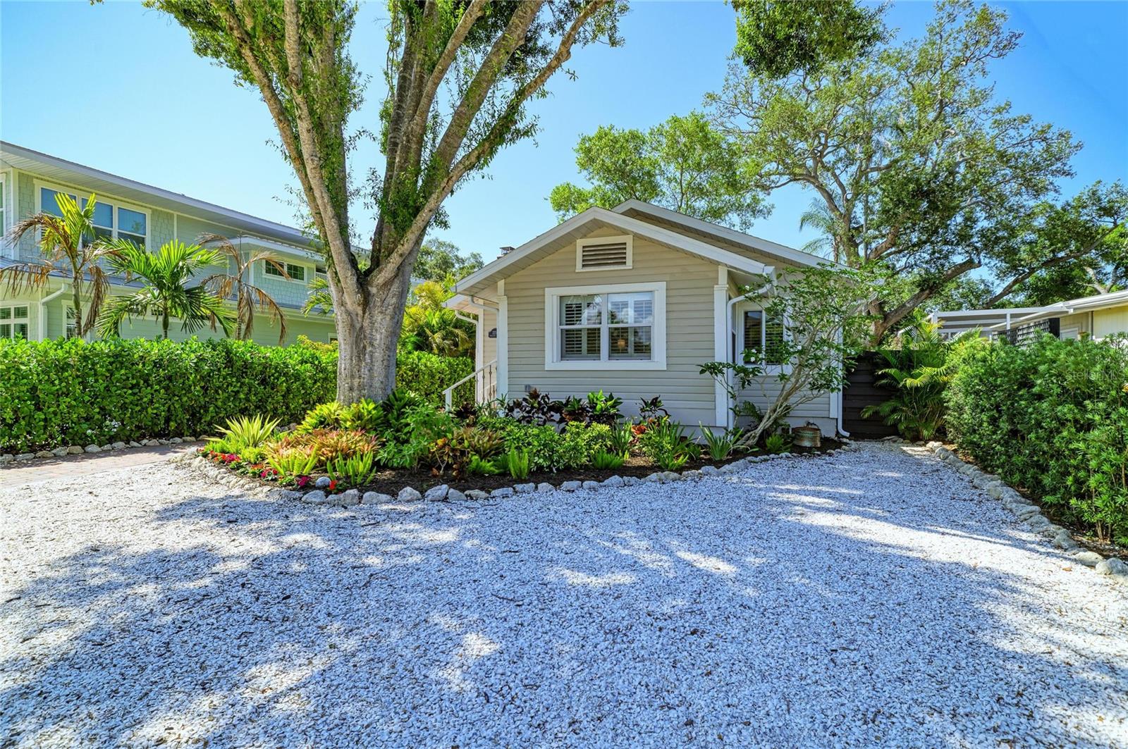 2250 HILLVIEW ST, SARASOTA, FL, 34239