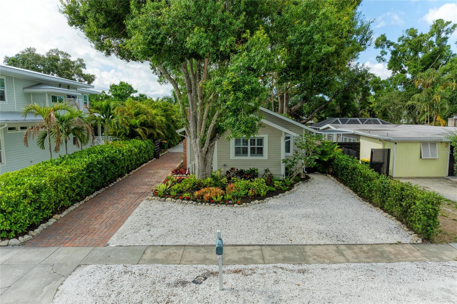 2250 HILLVIEW ST, SARASOTA, FL, 34239