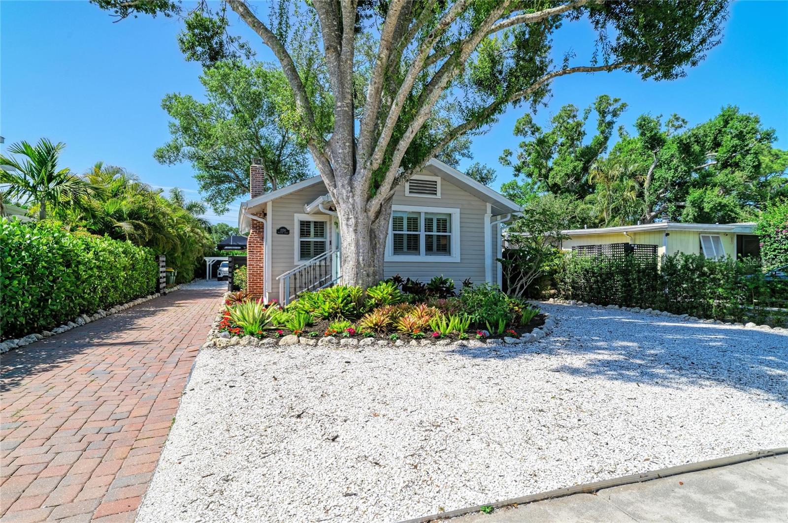 2250 HILLVIEW ST, SARASOTA, FL, 34239