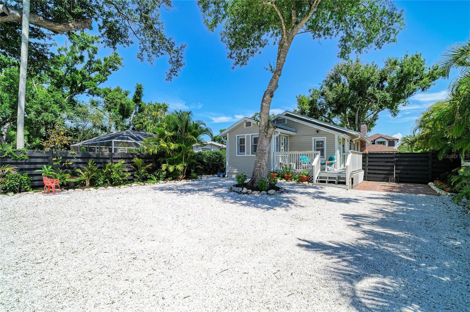 2250 HILLVIEW ST, SARASOTA, FL, 34239