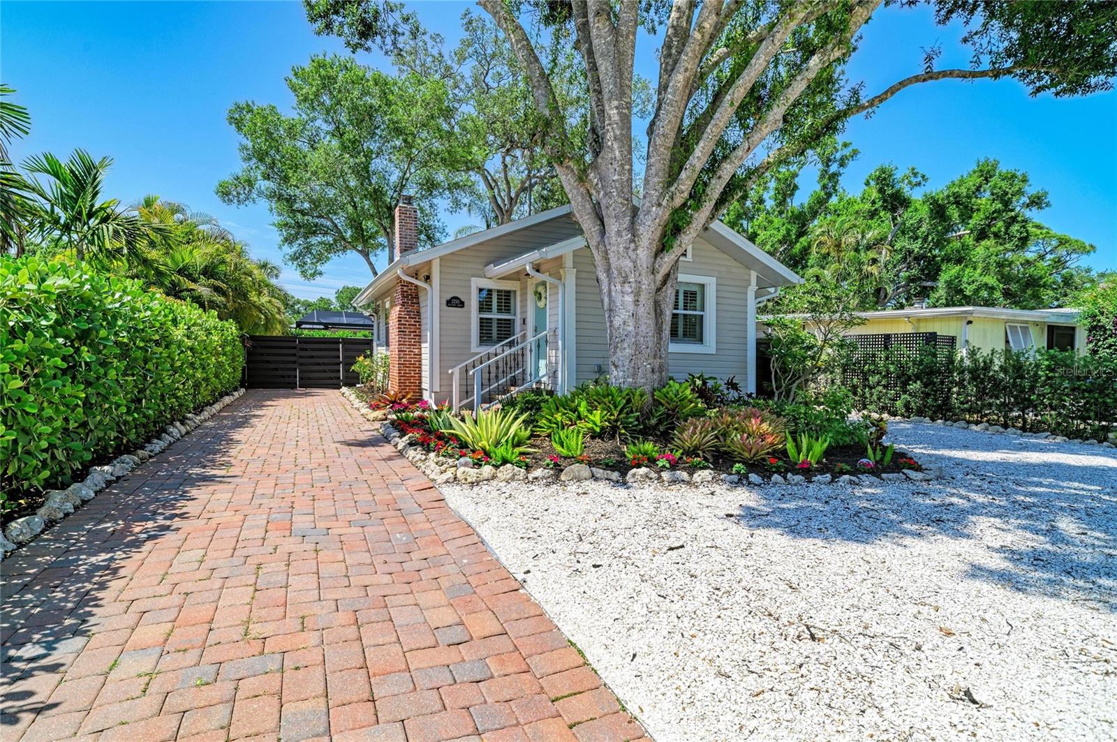 2250 HILLVIEW ST, SARASOTA, FL, 34239