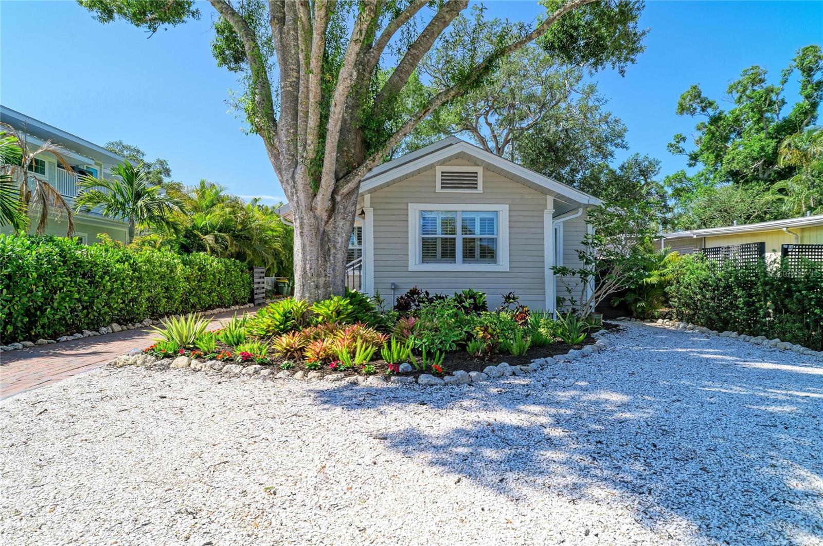 2250 HILLVIEW ST, SARASOTA, FL, 34239