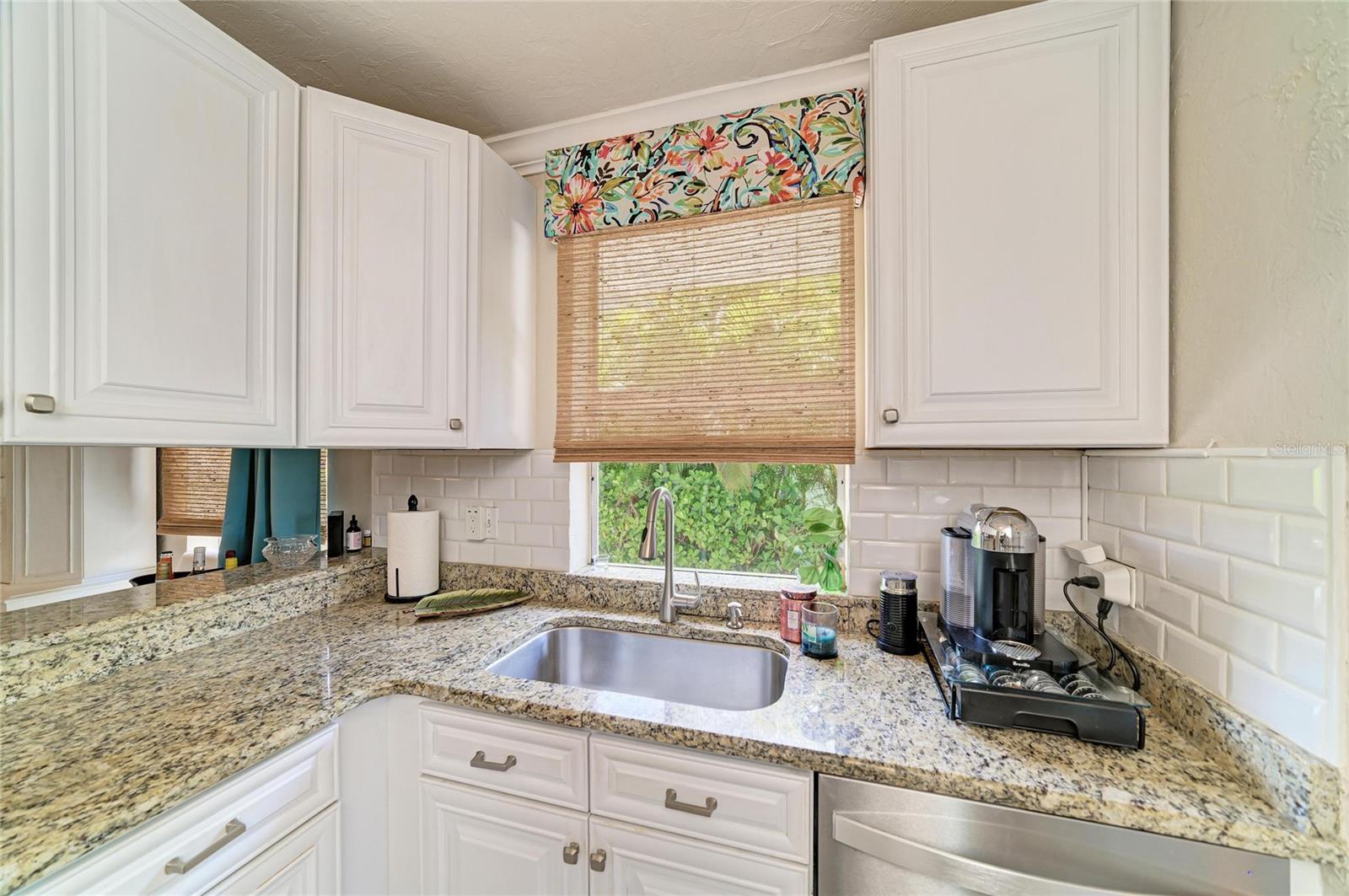 2250 HILLVIEW ST, SARASOTA, FL, 34239