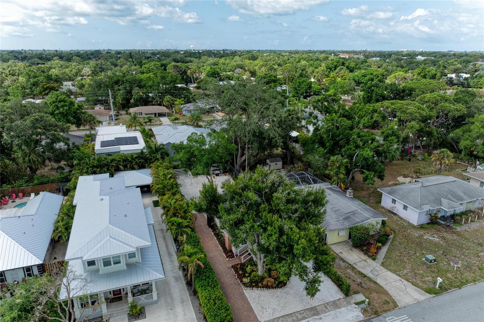 2250 HILLVIEW ST, SARASOTA, FL, 34239