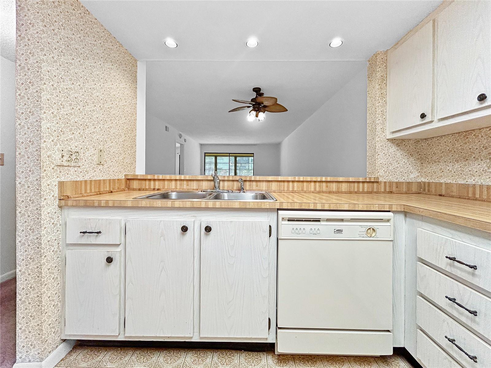 11485 OAKHURST RD #A102, LARGO, FL, 33774