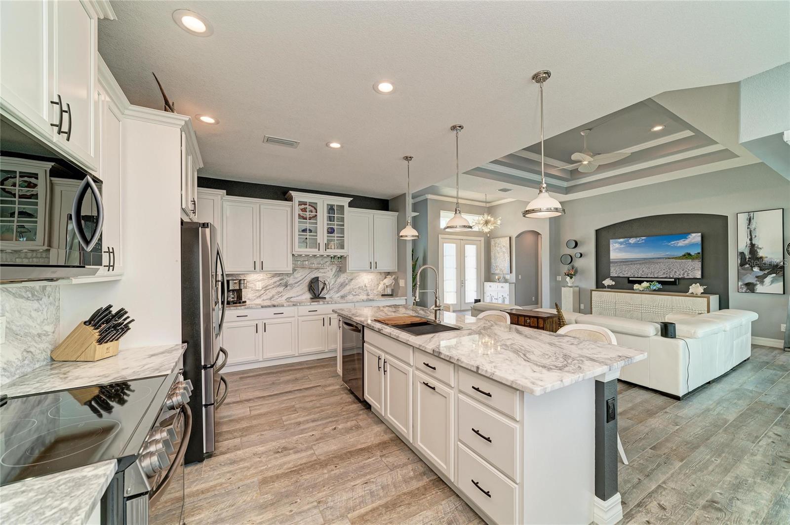 15704 LAKELAND CIR, PORT CHARLOTTE, FL, 33981