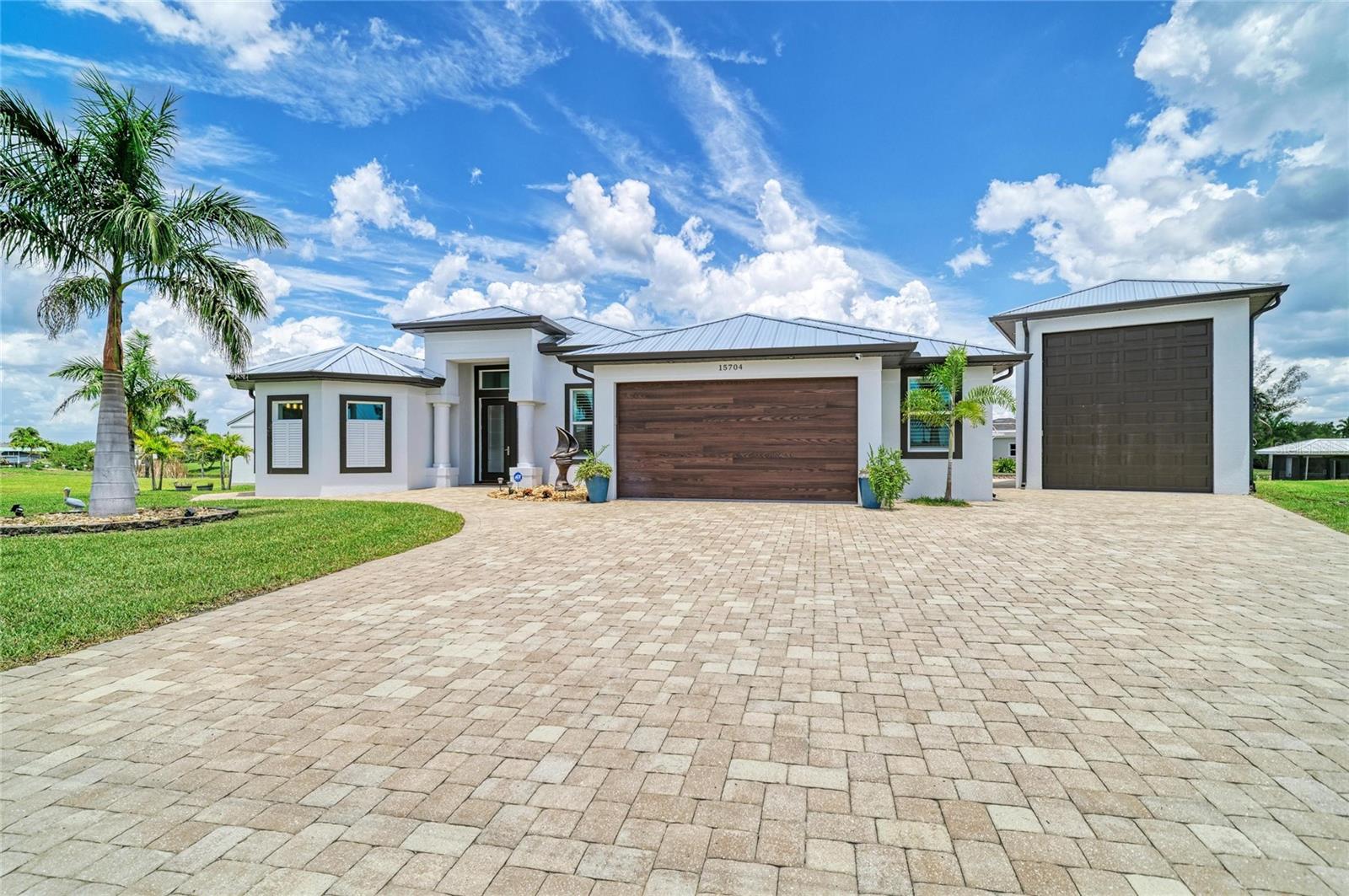 15704 LAKELAND CIR, PORT CHARLOTTE, FL, 33981