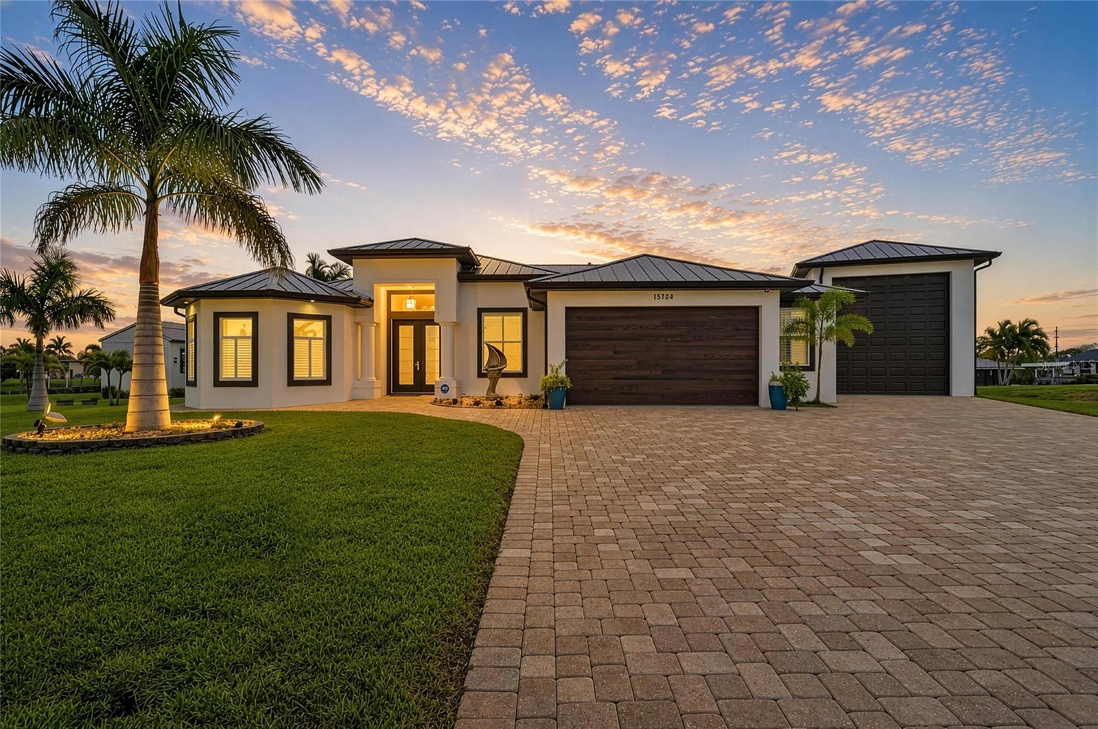 15704 LAKELAND CIR, PORT CHARLOTTE, FL, 33981