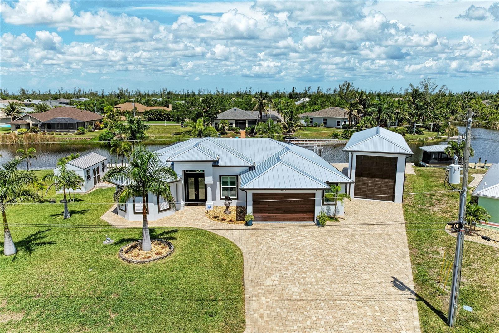 15704 LAKELAND CIR, PORT CHARLOTTE, FL, 33981