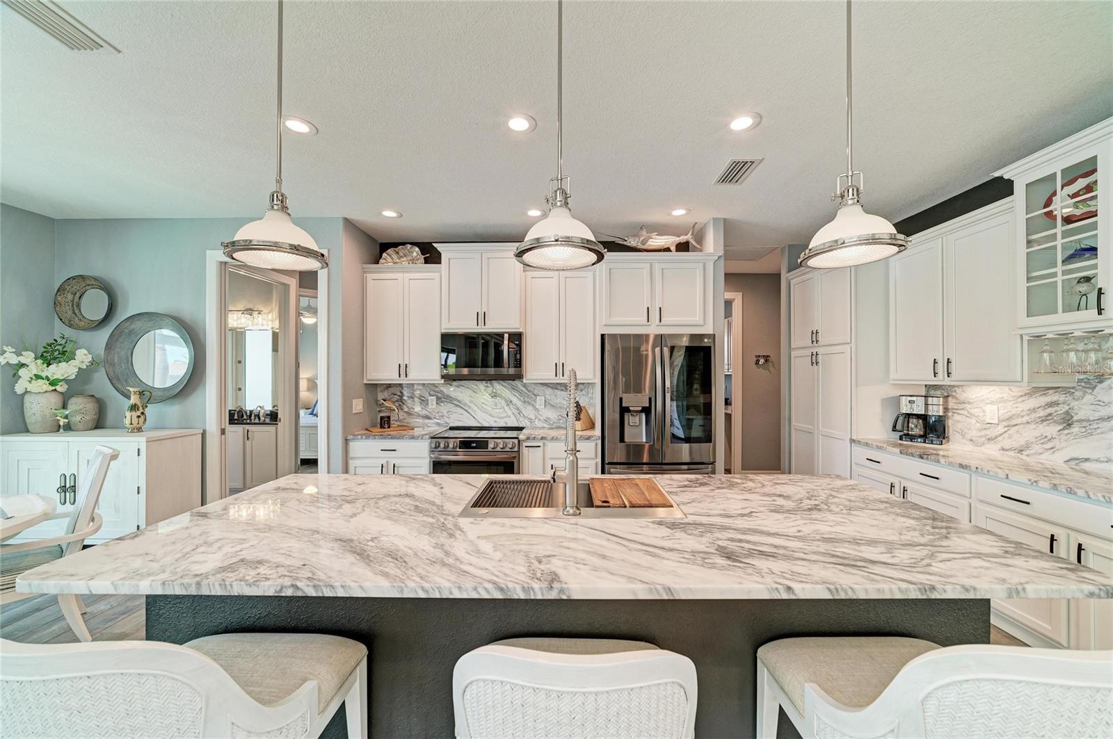 15704 LAKELAND CIR, PORT CHARLOTTE, FL, 33981