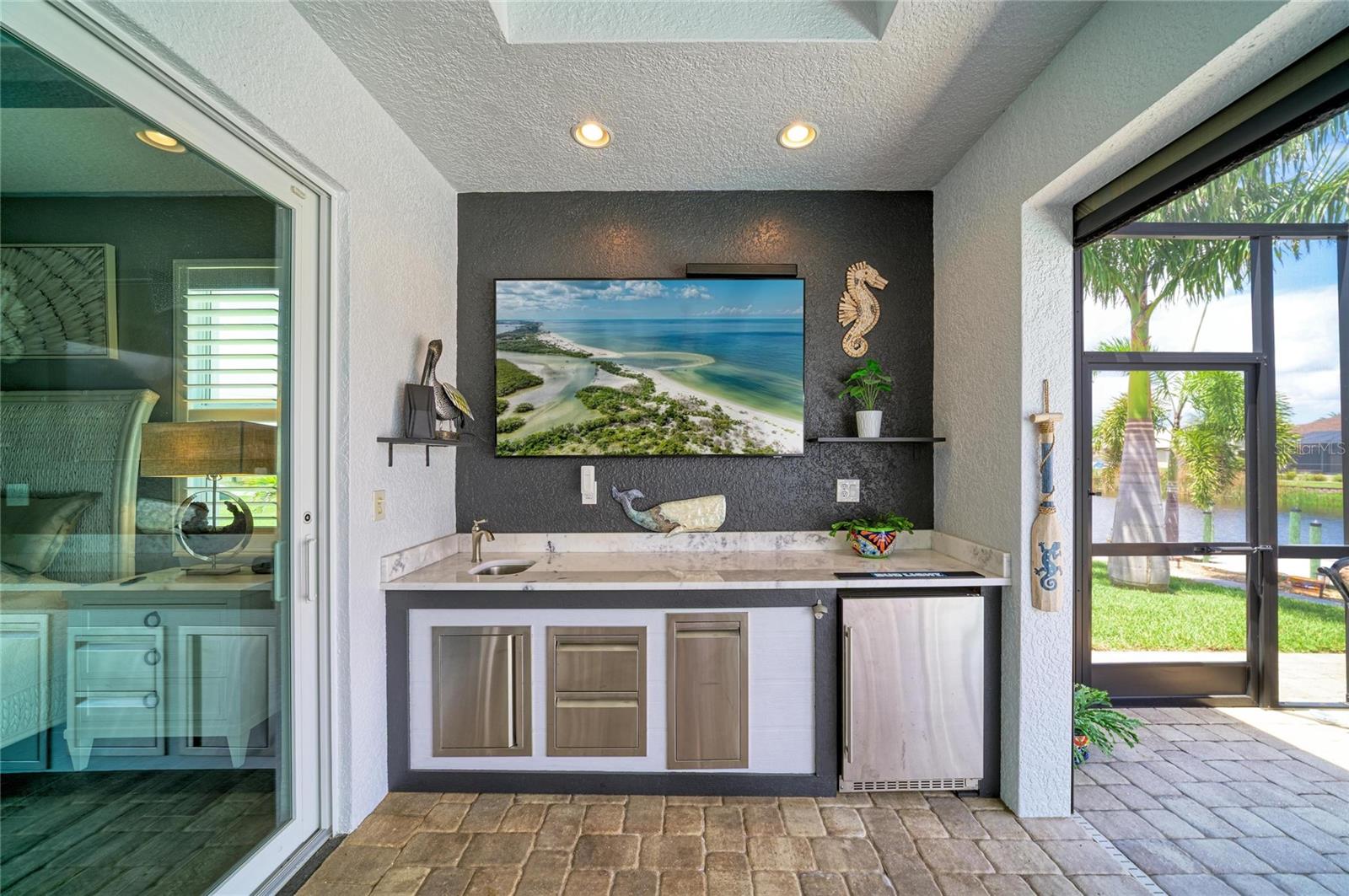 15704 LAKELAND CIR, PORT CHARLOTTE, FL, 33981
