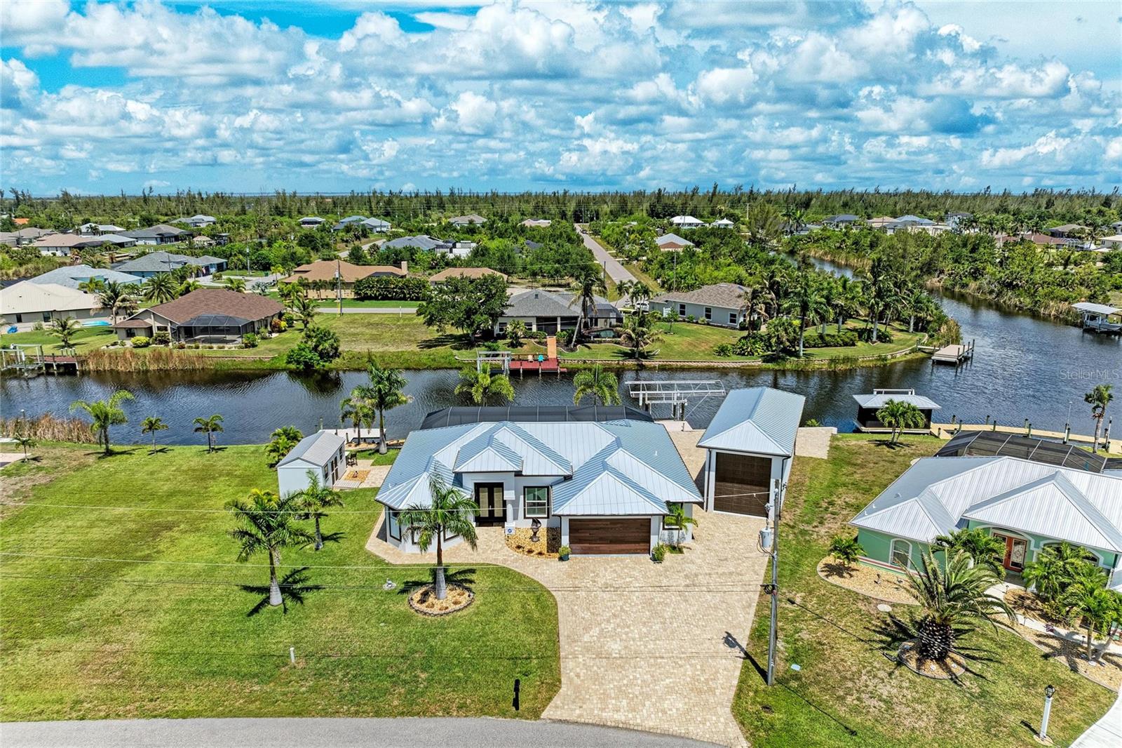 15704 LAKELAND CIR, PORT CHARLOTTE, FL, 33981