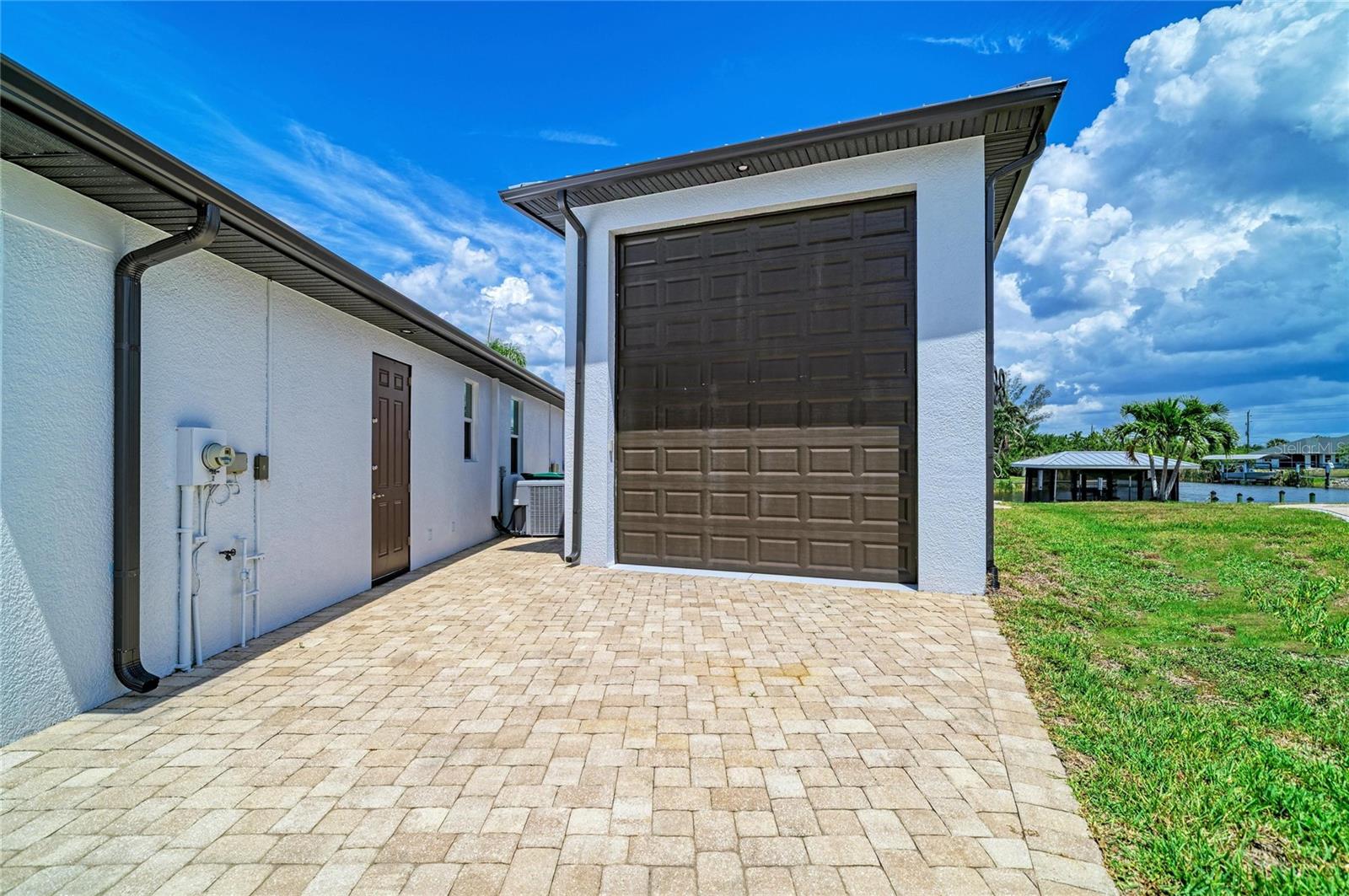 15704 LAKELAND CIR, PORT CHARLOTTE, FL, 33981