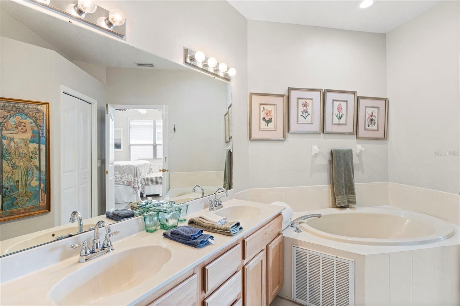 8557 ACORN RIDGE CT, TAMPA, FL, 33625