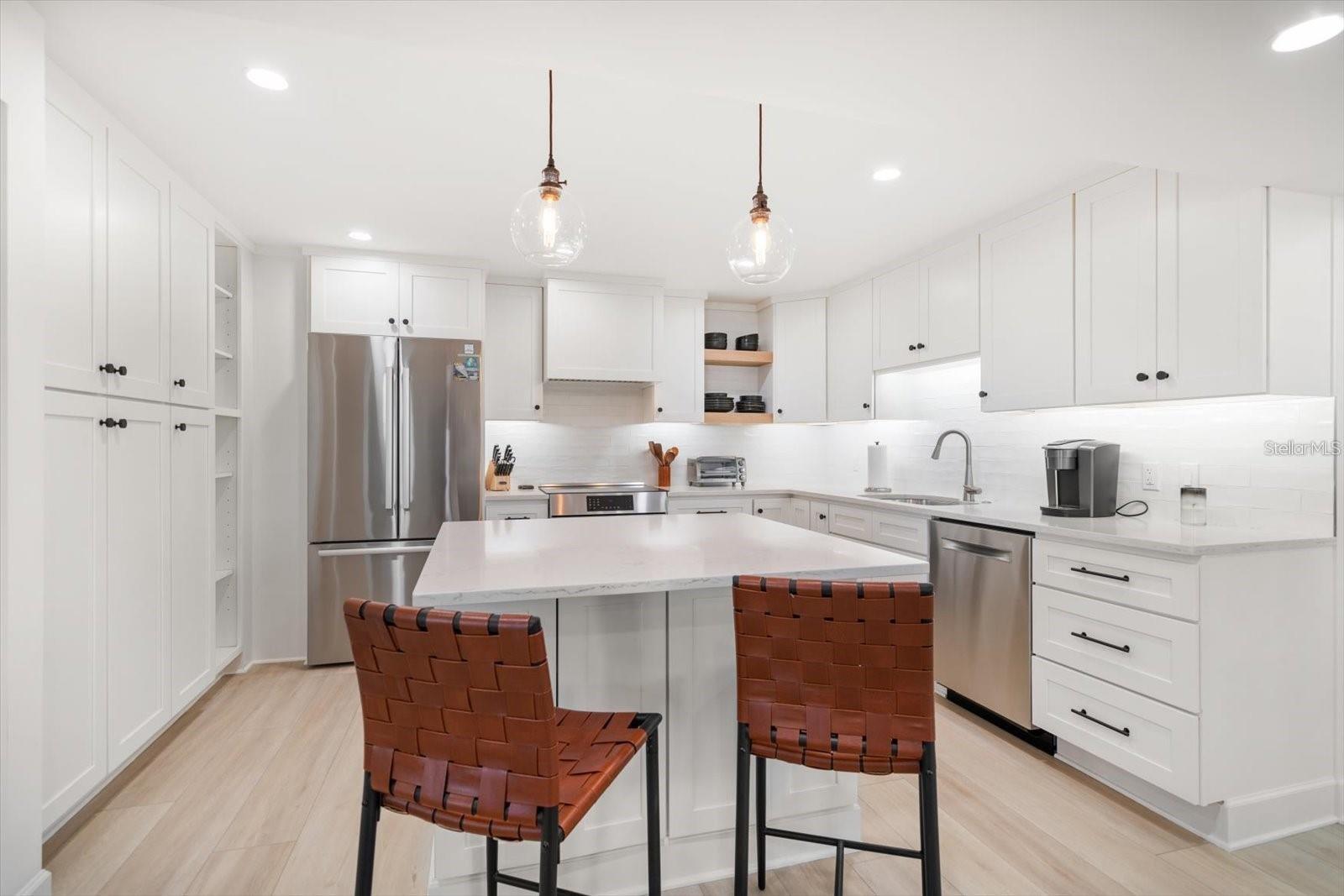 1480 GULF BLVD #401, CLEARWATER BEACH, FL, 33767