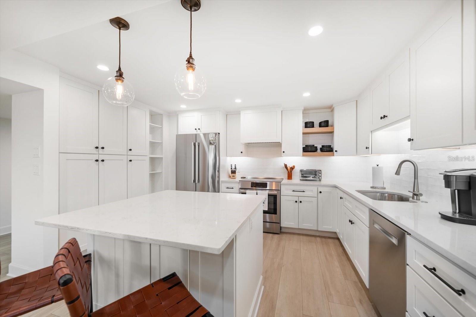 1480 GULF BLVD #401, CLEARWATER BEACH, FL, 33767