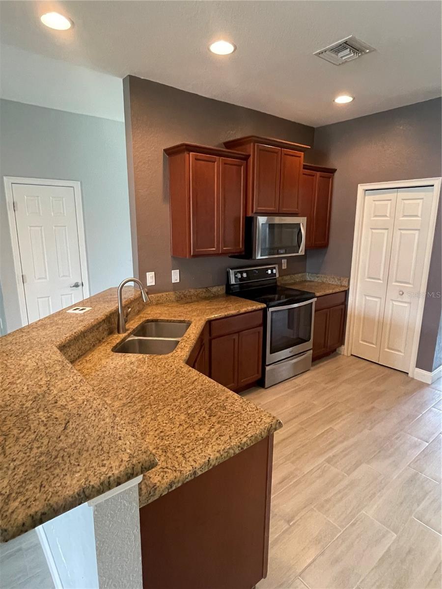 2597 HIGHLANDS CREEK WAY, LAKELAND, FL, 33813