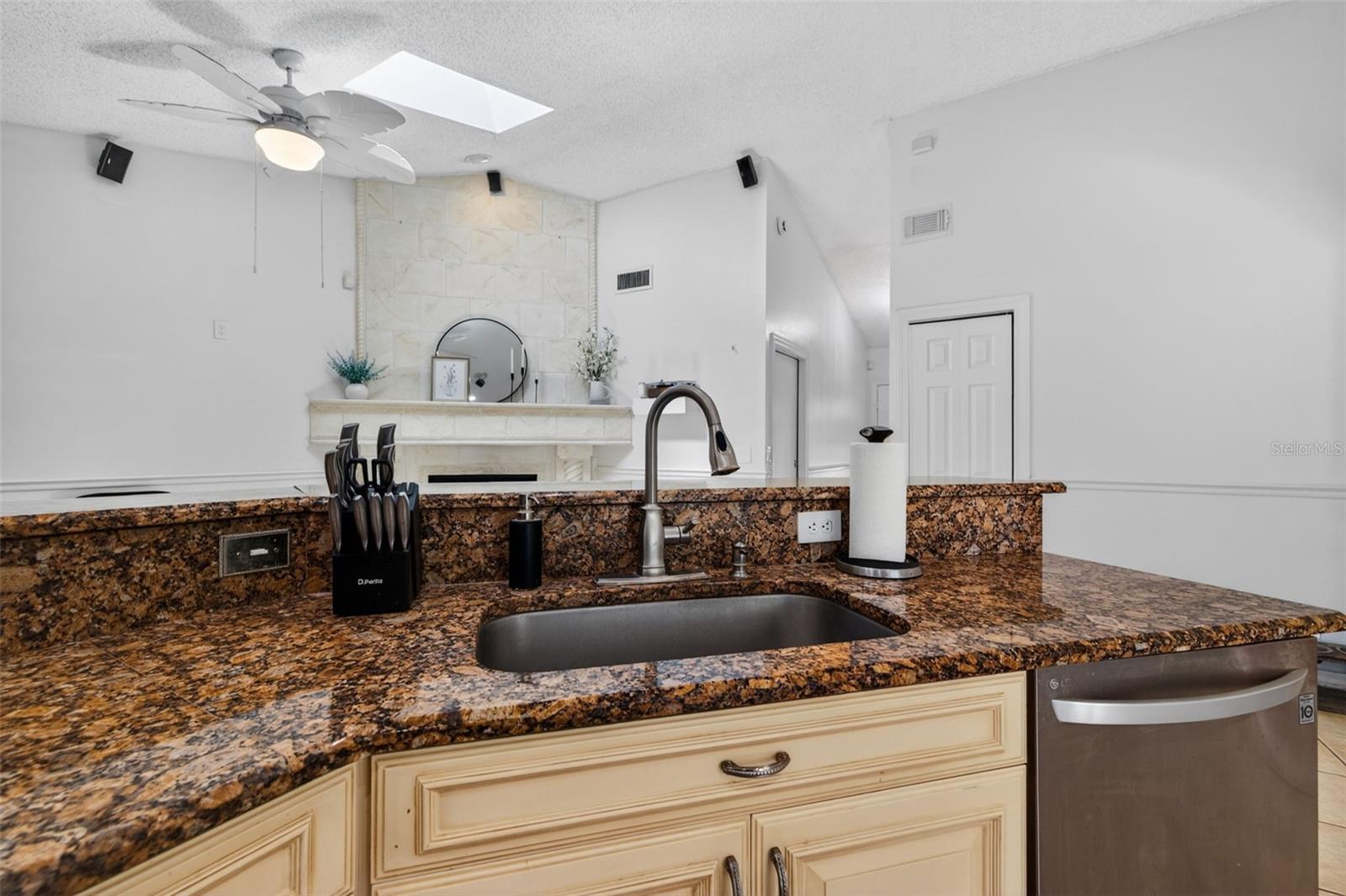 10705 OUT ISLAND DR, TAMPA, FL, 33615