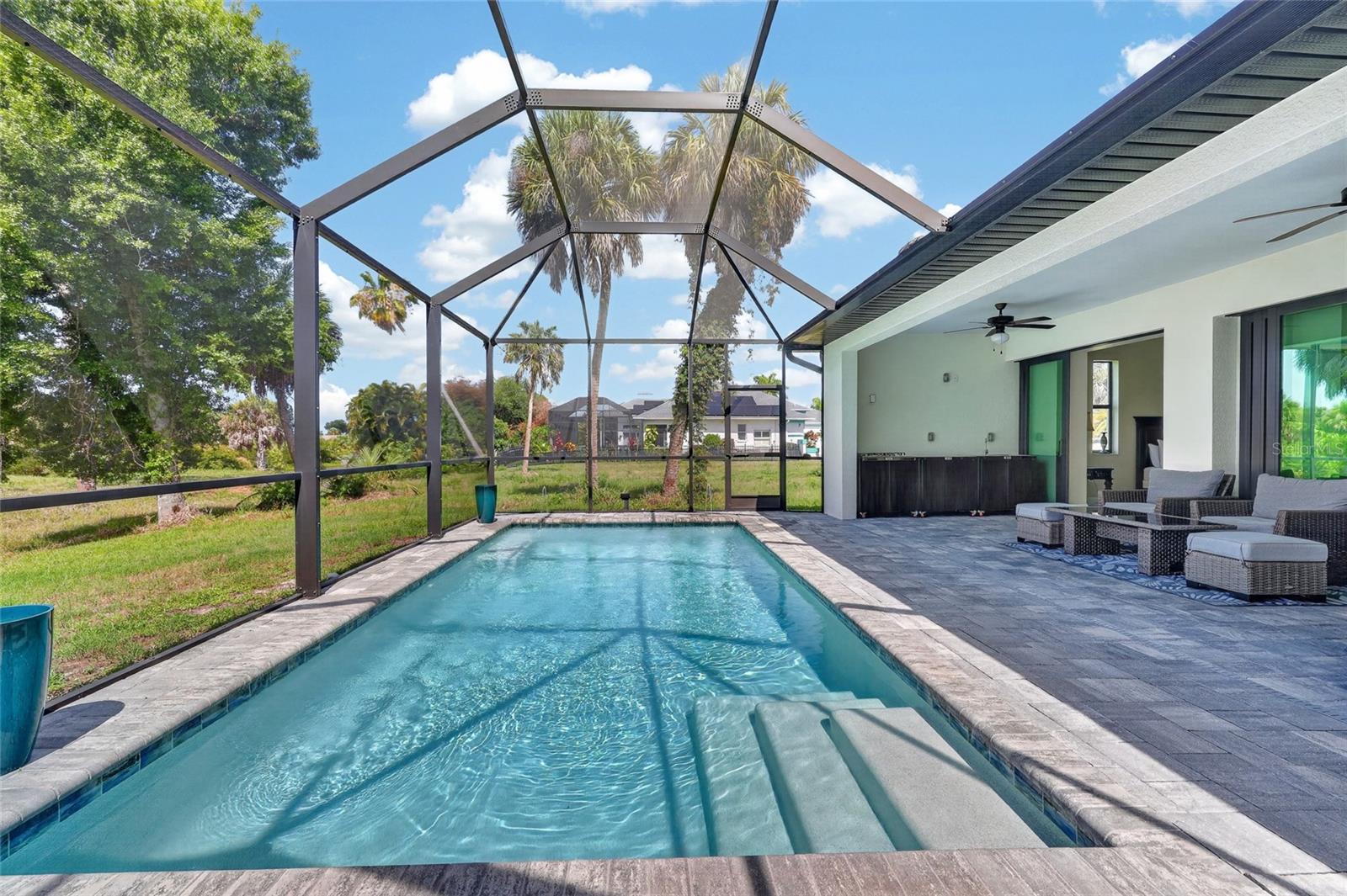 592 ROTONDA CIR, ROTONDA WEST, FL, 33947