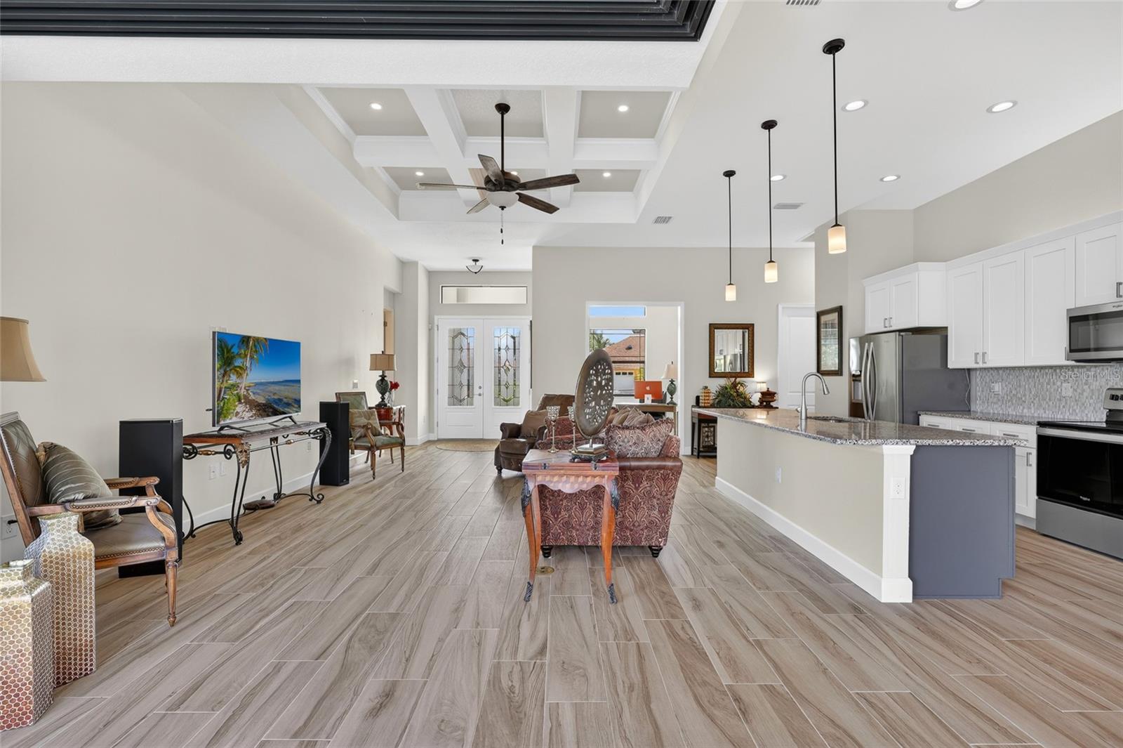 592 ROTONDA CIR, ROTONDA WEST, FL, 33947